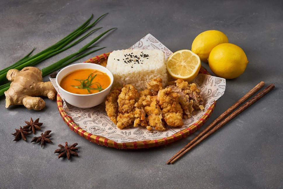 Филе Куриной/утиной грудки, креветки или тофу в панировке с соусом карри-кумин и белым рисом